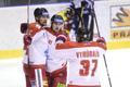 Hokejová extraliga 2018/19: Radost olomouckých hokejistů (zleva Vilém Burian, Petr Strapáč a Martin Vyrůbalík)