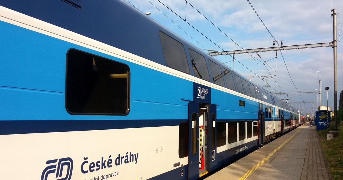 Stevardi místo části vlakvedoucích. České dráhy chtějí ušetřit, odbory mají obavy