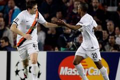 Barcelona - Šachtar (Rakickij a Douglas Costa)