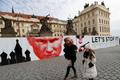 Protest proti Zemanovi, Putinovi a Si na Hradě.