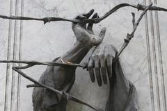 Ostatky matky bratří Mašínů archeologové nenašli. Je mi to hluboce líto, říká Johnová