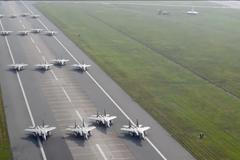 Záběry americké letecké základny Kadena na Okinawě