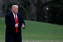 Donald Trump gesto palec nahoru