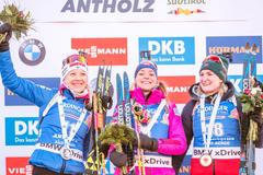 biatlon, SP 2018/2019, sprint v Anterselvě, zleva Kaisa Mäkäräinenová, Markéta Davidová a Marte Olsbuová Röiselandová