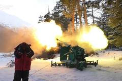 Dělo proti lavině. Na Kavkazu sestřelují sněhové polštáře houfnicí z 60. let