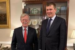 John Bolton a Tomáš Petříček.