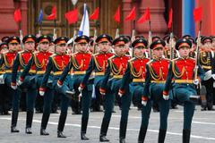 Ruští vojáci během vojenské přehlídky v Moskvě na oslavu Dne vítězství.