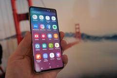 Samsung Galaxy S10+ poprvé v ruce. Je tenký, má 5 kamer a cena není lidová