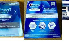 Pásky na bělení zubů Crest 3D WHITE obsahují nadlimitní množství peroxidu vodíku.