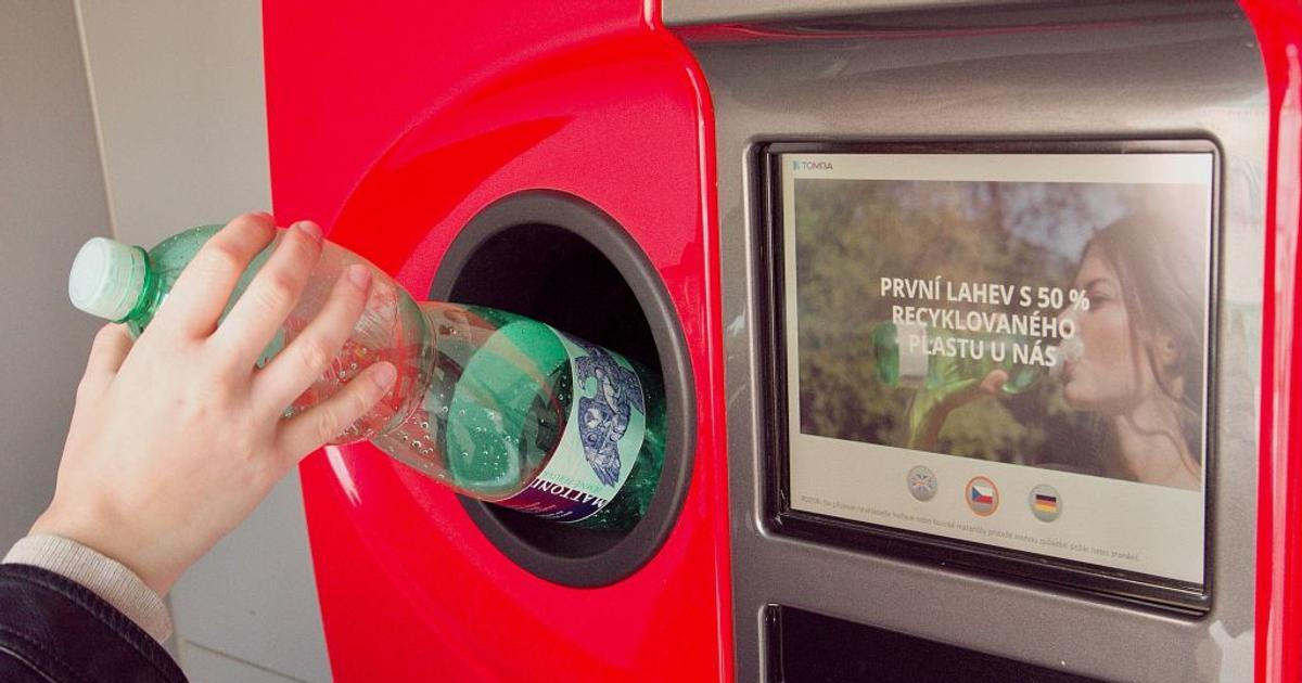 Německý senior přiznal příjem ze sběru lahví. Úřady mu okamžitě snížily podporu