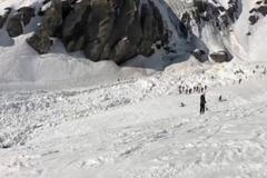 Lavina v jihošvýcarské Crans-Montaně zavalila několik lyžařů