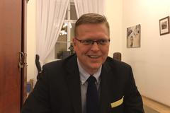 Nehraj si s mobilem, nedrbej se, nepij z flašky. Jediným kritikem byla má matka, přiznává Bělobrádek