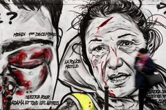 Graffiti k poctě Žlutých vest v Paříži