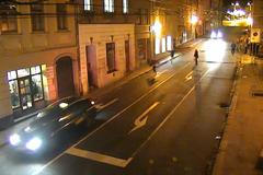 Pes vlál za taxíkem. Zákaznice zapomněla v Jihlavě vodítko ve dveřích