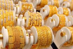 Zlato šperky peníze punc bohatství