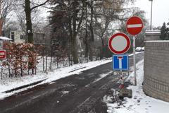 cedule, dopravní značky