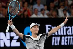 Tomáš Berdych se raduje z postupu do osmifinále Australian Open 2019