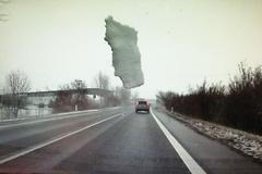 Led z dodávky skončil v protijedoucím autě