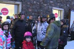 V pytlech nás slanili dolů. Lyžaři, uvěznění na lanovce, popisují záchranu