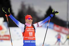 Anastasia Kuzminová vítězí v závodě s hromadným startem na SP v Novém Městě na Moravě 2018.