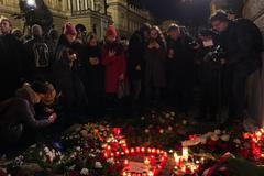Desítky lidí uctily památku Jana Palacha před Filozofickou fakultou