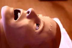 "Anču" nahradil robotický SimMan 3G. Sledujte, co umí pacientský simulátor