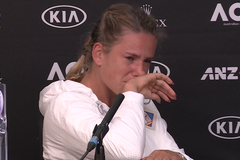 Viktoria Azarenková po prohraném zápase propukla v pláč