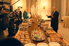 Donald Trump nabízel v Bílém domě hamburgry