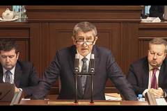 Bude nouzový stav prodloužen? Podpoří ho KSČM? Sledujte jednání poslanců