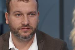 Lidé kupují na úvěr pomalu i hračky, dluhy rostou, krize musí přijít, předpovídá Ryba