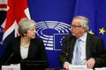 Theresa Mayová a Jean-Claude Juncker