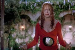 Dnešní stárnoucí herečky vypadají jako triky ve filmu Smrt jí sluší