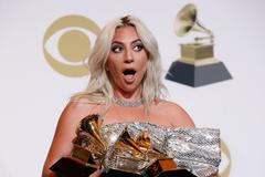 Grammy: Lady Gaga má tři sošky, Drake proměnil jen jednu nominaci, objevem roku je Dua Lipa