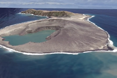 V Oceánii vznikl po výbuchu sopky nový ostrov