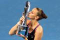 Karolína Plíšková s vítěznou trofejí na turnaji v Brisbane 2019