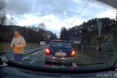 Na českých silnicích řádí falešný policista