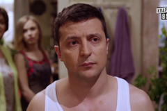 Volodymyr Zelenskij v roli učitele Goloborodka, který se stane ukrajinským prezidentem