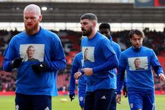 Fanoušci Southamptonu provokují soupeře z Cardiffu napodobováním letadla