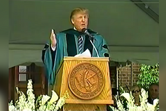 Internet baví Trumpův starý projev: Radí, jak překonat zeď