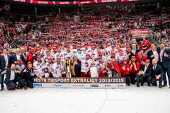 Třinec slaví extraligový titul 2019