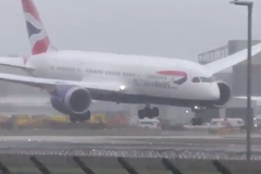 Kvůli povětrnostním podmínkám nemohl pilot přistát