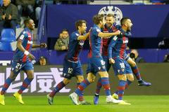 Radost hráčů Levante po gólu do sítě Barcelony v poháru 2019