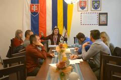 Slovenská starostka se stala hitem internetu. Proslavilo ji ostré chováním na schůzi