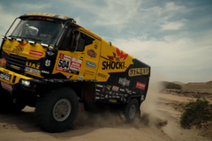 S Macíkovým LIAZem se utrhla duna, písek ho stáhl do řečiště. Bylo užší než auto