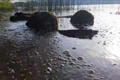 Otřesy země a bublající voda. Ze dna německém jezera se ozývá dřímající sopka