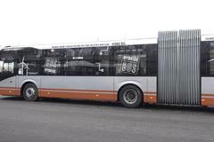 Praha testuje nový hybridní autobus. Chce zjistit, kolik "žere"