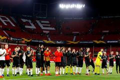 Hororový začátek, pak šťastné góly. Tak si Slavia dokráčela pro nečekanou naději