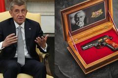 Klvaňa: Babiš se nechal unést, USA trpí epidemií násilí, dávat někomu zbraň se nedělá