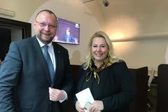 Ministryně za ANO Klára Dostálová a opoziční politik Jan Bartošek z KDU-ČSL