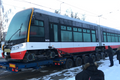 Nová a zmrzlá. Poslední tramvaj 15T ForCity dorazila do Prahy
